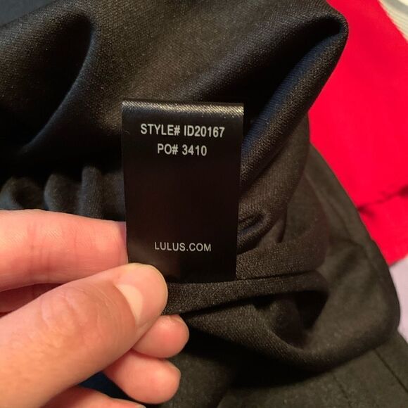 NWT! Lulus black halter dress with scallop detail - Picture 6 of 9